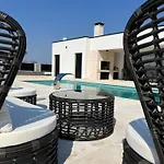 Del Sole With Heated Saltwater Pool, Jacuzzi And Sauna Villa Ljubuski