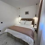 Del Sole With Heated Saltwater Pool, Jacuzzi And Sauna Villa