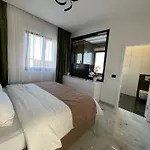 Del Sole With Heated Saltwater Pool, Jacuzzi And Sauna *
