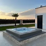 Villa Del Sole With Heated Saltwater Pool, Jacuzzi And Sauna *