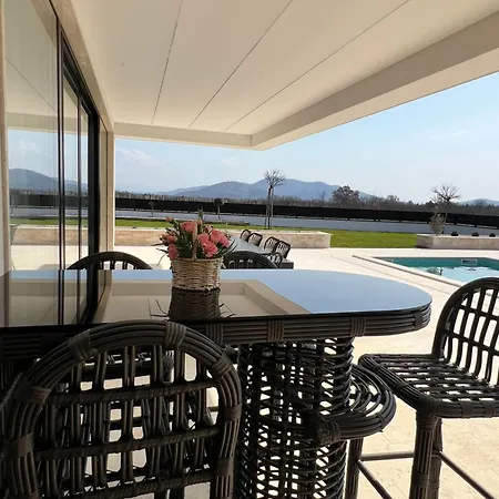Del Sole With Heated Saltwater Pool, Jacuzzi And Sauna Ljubuski