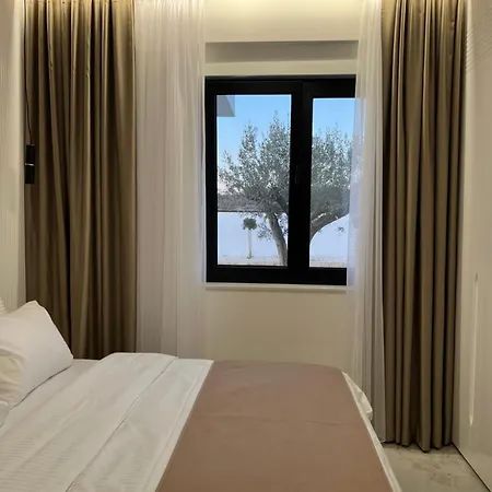 Del Sole With Heated Saltwater Pool, Jacuzzi And Sauna