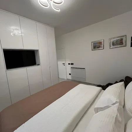 Vila Del Sole With Heated Saltwater Pool, Jacuzzi And Sauna Ljubuski