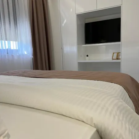 Del Sole With Heated Saltwater Pool, Jacuzzi And Sauna *