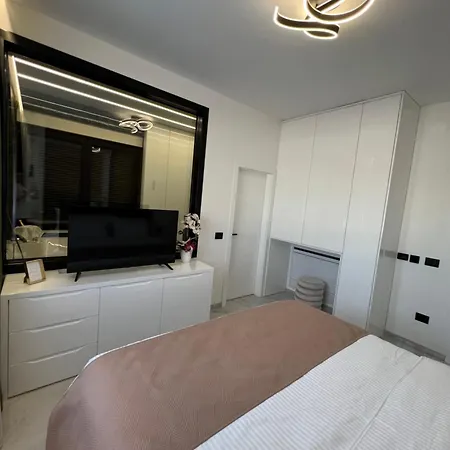 Del Sole With Heated Saltwater Pool, Jacuzzi And Sauna