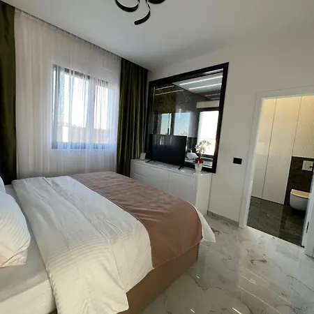 Del Sole With Heated Saltwater Pool, Jacuzzi And Sauna *