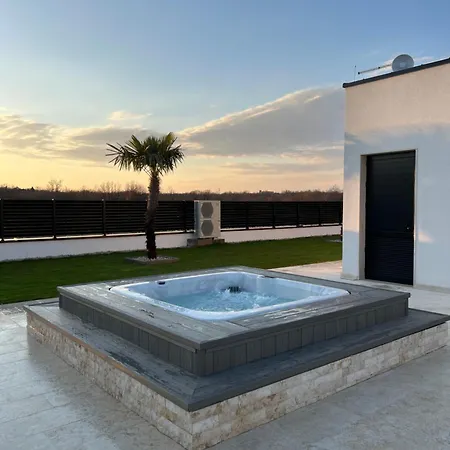 Vila Del Sole With Heated Saltwater Pool, Jacuzzi And Sauna *