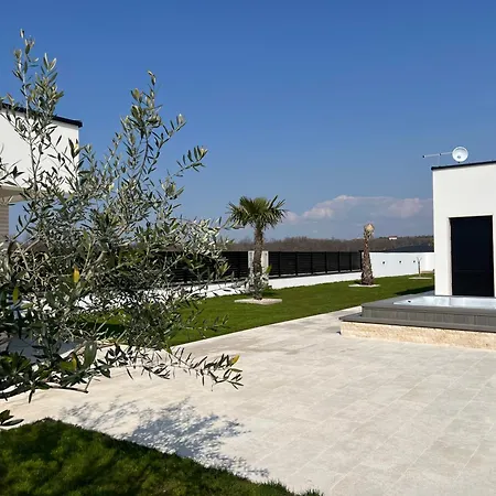 Vila Del Sole With Heated Saltwater Pool, Jacuzzi And Sauna *