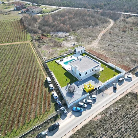 Vila Del Sole With Heated Saltwater Pool, Jacuzzi And Sauna