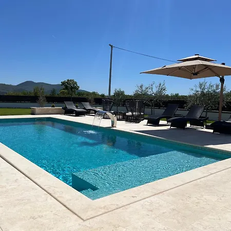 Del Sole With Heated Saltwater Pool, Jacuzzi And Sauna Ljubuski