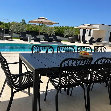 Vila Del Sole With Heated Saltwater Pool, Jacuzzi And Sauna