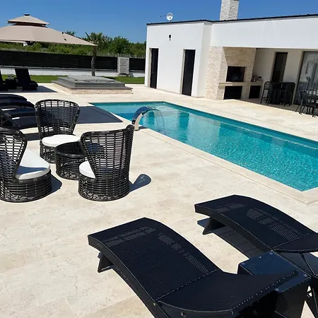 Vila Del Sole With Heated Saltwater Pool, Jacuzzi And Sauna